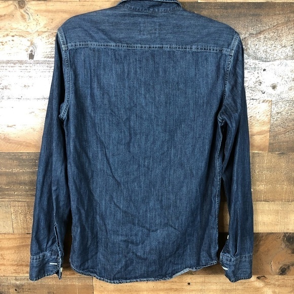 American Eagle Button Up Top‎ - Picture 4 of 4